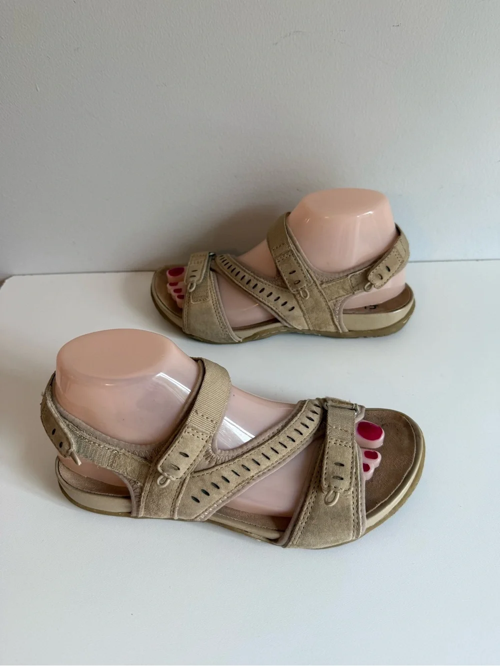EARTH Women's SZ 7 TAN Sand Nevis Strappy Outdoor Sandals